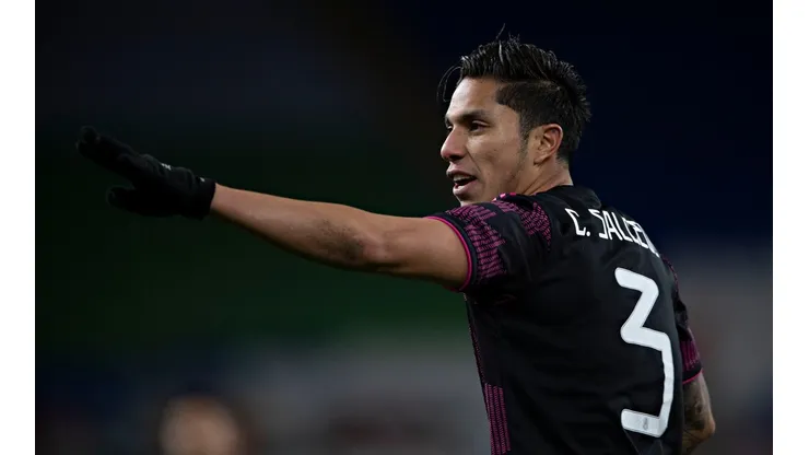 Cardiff, Gales, 27 de marzo de 2021. Carlos Salcedo (Mex) ,durante el partido de preparación entre la Selección de Gales y la Selección Nacional de Mexico, celebrada en el estadio Cardiff City. Foto: Imago7/Etzel Espinosa