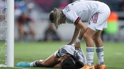 Alicia Cervantes atiende a Rebeca Bernal tras el choque con el poste.