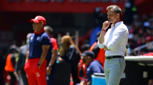 Diego Cocca, director técnico del Atlas, con su colega Ignacio Ambriz, del Toluca.