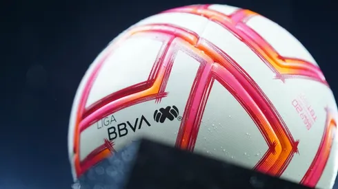 Tracer, el balón oficial del torneo Apertura 2022 de la Liga MX.