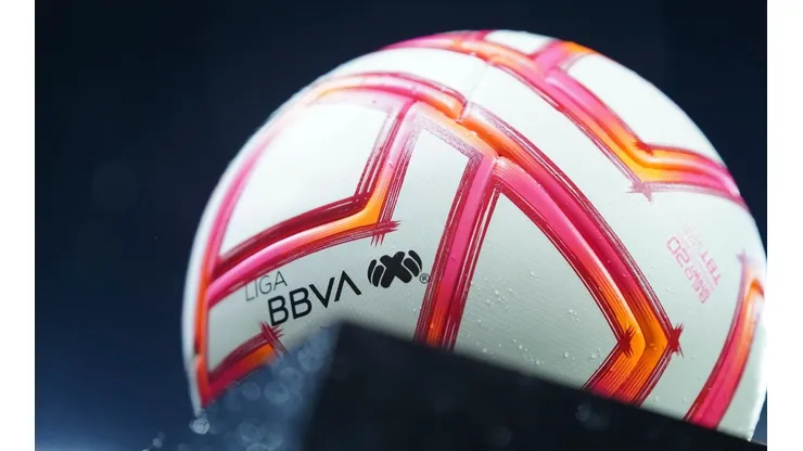 Tracer, el balón oficial del torneo Apertura 2022 de la Liga MX.