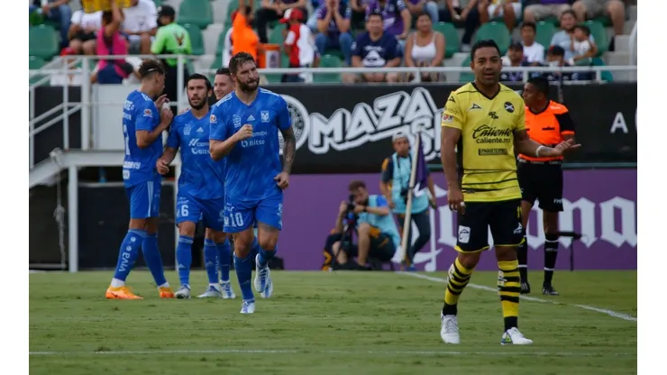 André-Pierre Gignac hizo el primer gol del partido, primero de su cuenta en el torneo.