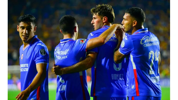 Santiago Giménez sería renovado en Cruz Azul.