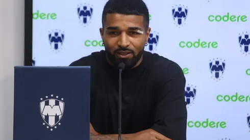 Rodrigo Aguirre el día de su presentación con Monterrey.