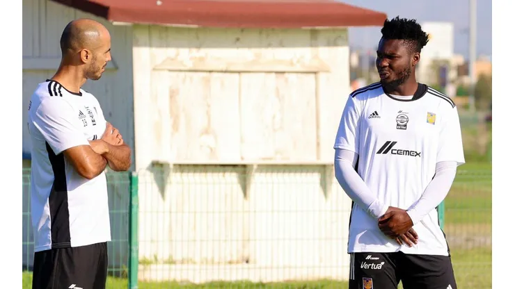 Las palabras de bienvenida de Guido Pizarro a Jordy Caicedo en su primer entrenamiento