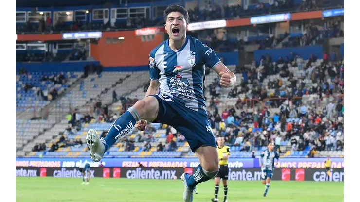 Nicolás Ibáñez hizo el primer gol del partido.