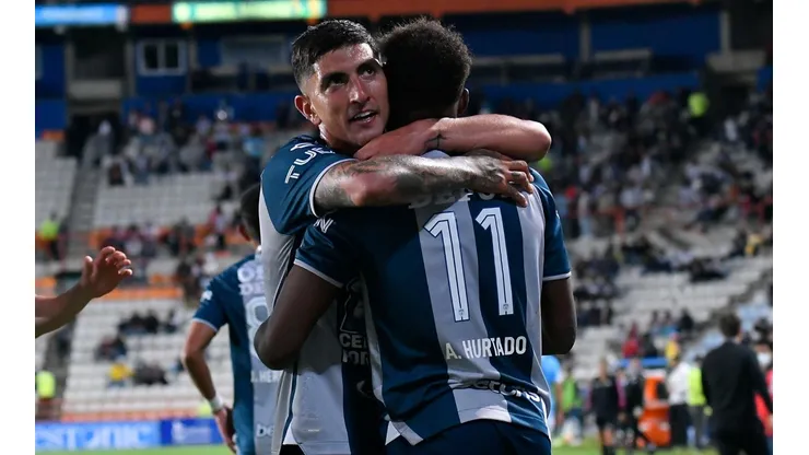 Pachuca venció con autoridad a Querétaro por 2-0.