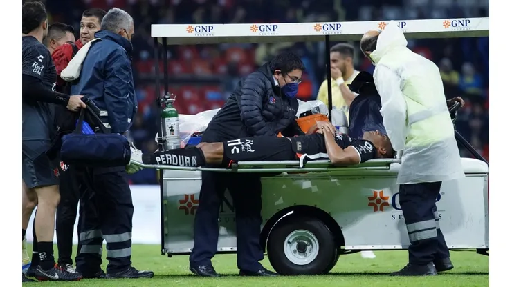 Manotas se retirió lesionado en su debut.