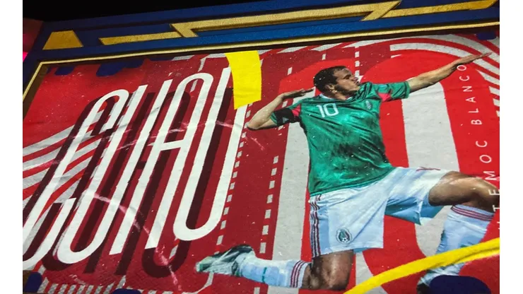 Cuauhtémoc Blanco aparece en varios momentos de Vive Mi Selección.
