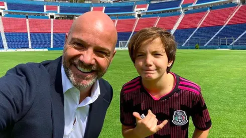 Luis García con su hijo Mariano Pérez en el estadio Azulgrana.