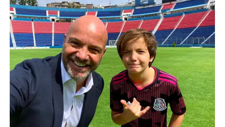 Luis García con su hijo Mariano Pérez en el estadio Azulgrana.