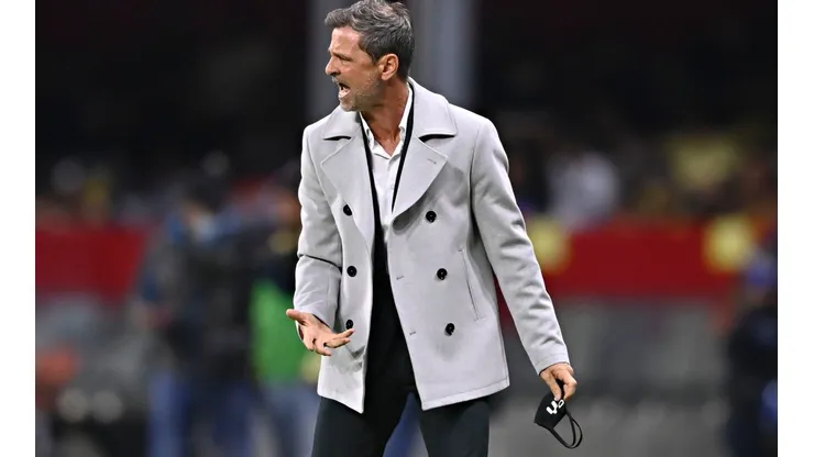 Ciudad de Mexico, 22 de enero de 2022. Diego Cocca, Director Tecnico durante el partido de la jornada 3 del torneo Grita Mexico Clausura 2022 de la Liga BBVA MX, entre las Águilas del America y los Rojinegros de Atlas, celebrado en el estadio Azteca.Foto: Imago7/ Etzel Espinosa