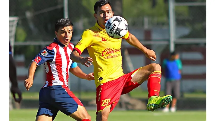 Jaimes con la camiseta de Monarcas Morelia.
