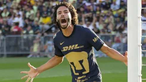 Chino Huerta le anota al América.