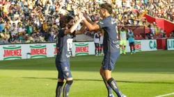 Juan Dinenno celebrando con César Huerta Pumas pretemporada Apertura 2022