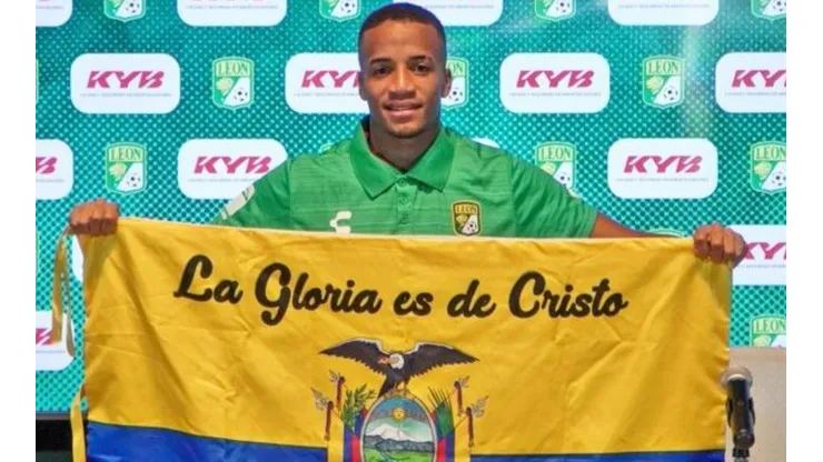 Byron Castillo en su primera conferencia como jugador de la Fiera.
