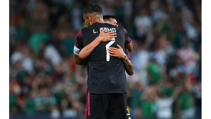Selección mexicana en el festejo del gol de Erick Sánchez con Luis Romo
