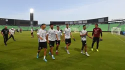 Seleccionados mexicanos tras entrenar en el estadio Corona.