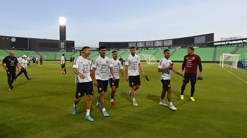 Seleccionados mexicanos tras entrenar en el estadio Corona.