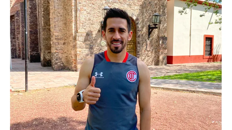 Fernando Navarro en la pretemporada con Toluca.