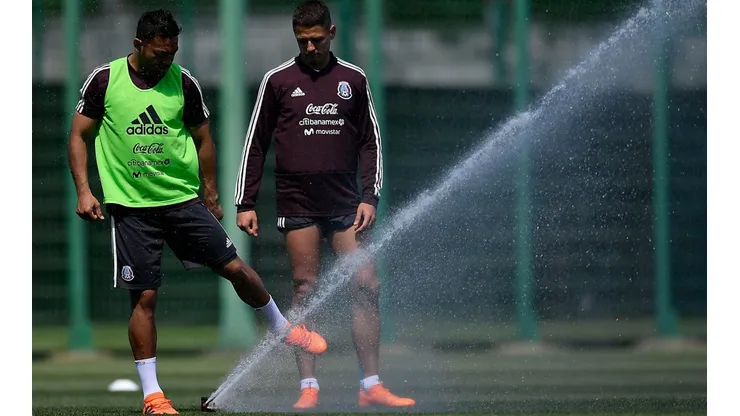 Marco Fabián y Javier Hernández en un entrenamiento del Mundial Rusia 2018.