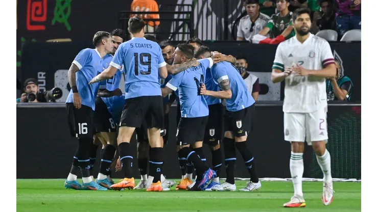 Uruguay goleó 3-0 a México en Phoenix.