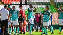 Andrés Mosquera con el León ante el Querétaro en el Clausura 2022.