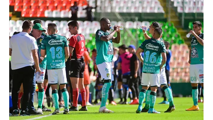 Andrés Mosquera con el León ante el Querétaro en el Clausura 2022.