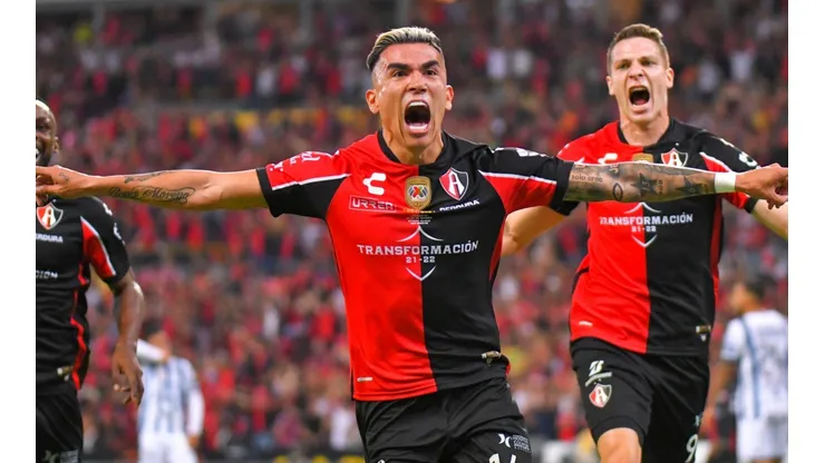 Luis Reyes adelanta al Atlas ante Tuzos.