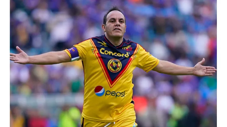 Cuauhtémoc Blanco en un partido de leyendas del América.