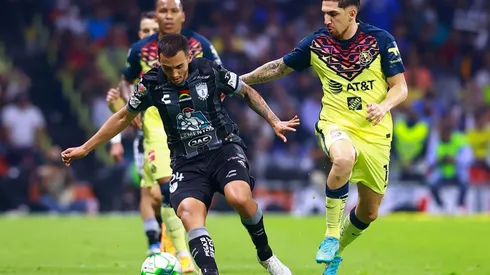 Un duelo entre Luis Chávez del Pachuca y Diego Valdés, del América.