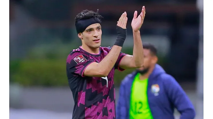 Raúl Jiménez comanda la delantera azteca