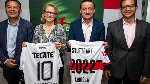 Mikel Arriola asistió a la sede de la DFL para firmar dicho convenio