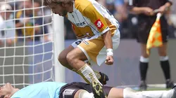 La icónica foto del grito del Kikín Fonseca a Oswaldo Sánchez en la final del Clausura 2004.