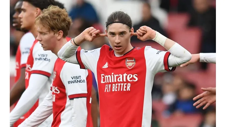 Flores no ha conseguido debutar con el primer equipo del Arsenal