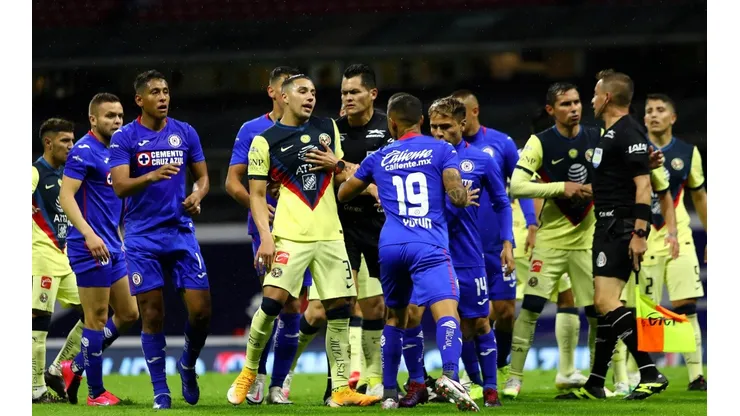 El Clásico Joven entre América y Cruz Azul es una de las rivalidades más fuertes del futbol mexicano.