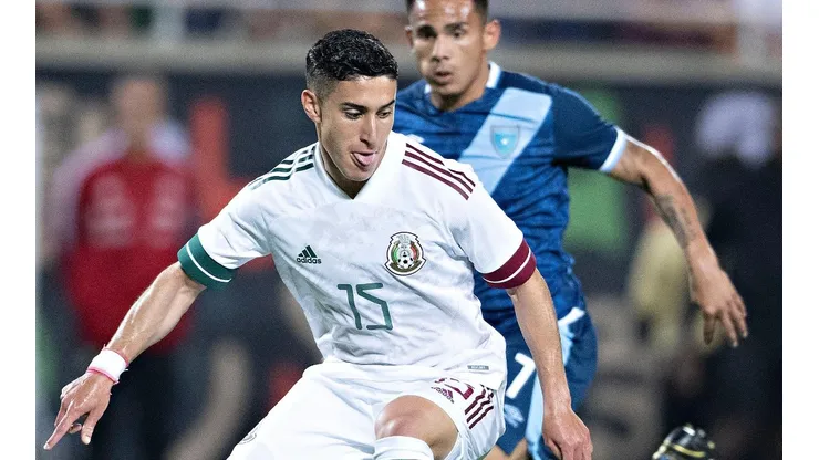Alejandro Zendejas ante la Selección de Guatemala.