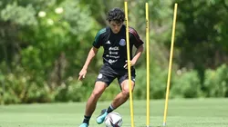 Jonathan Gómez en entrenamiento de México para el partido contra Guatemala.
