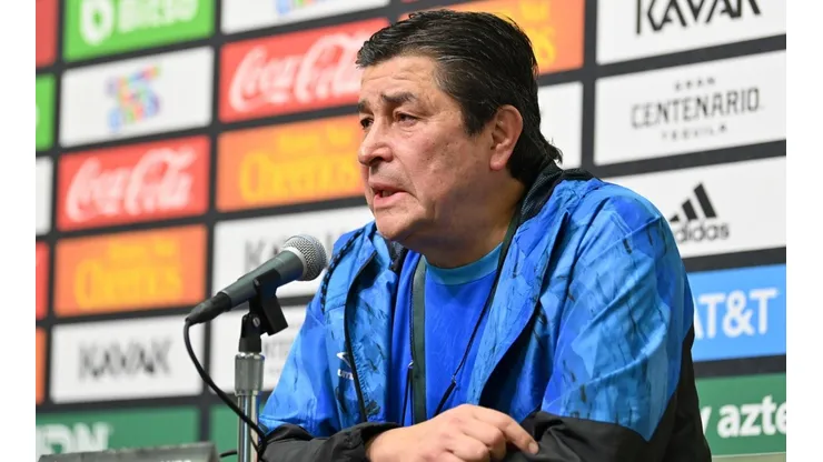 Luis Fernando Tena en la conferencia previa al partido contra México.