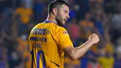 Duras palabra de Gignac contra Dibu Martínez.