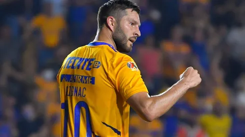 Duras palabra de Gignac contra Dibu Martínez.