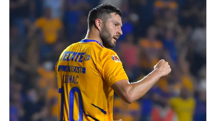 Duras palabra de Gignac contra Dibu Martínez.