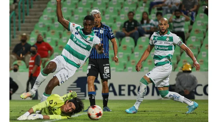 Querétaro insistió hasta doblegar a Carlos Acevedo.