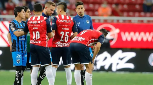 Más violencia en el futbol mexicano: 10 personas fueron desalojadas del Chivas vs Rayados