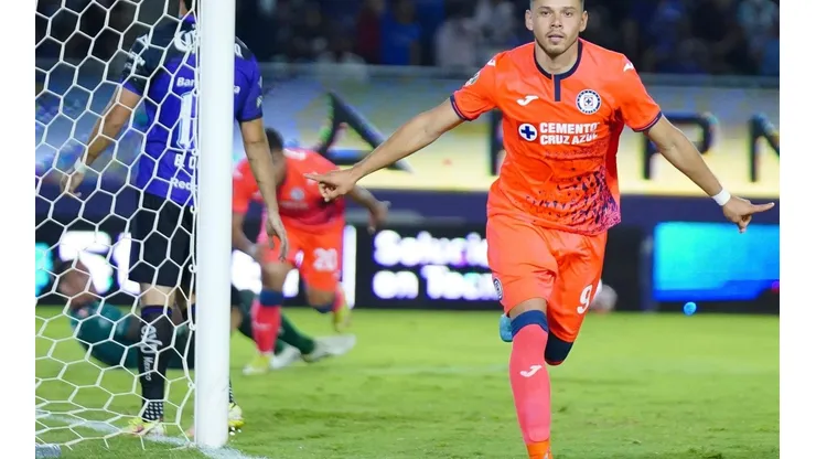 Ángel Romero anotó su primer gol en la Liga MX.