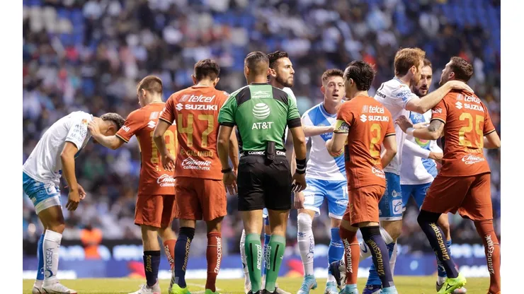 Conato de bronca entre los jugadores de Puebla y Pumas