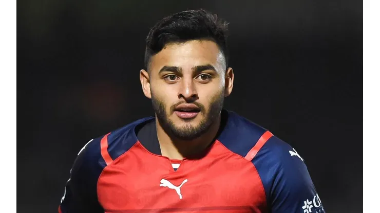 Alexis Vega aún no renueva con Chivas.