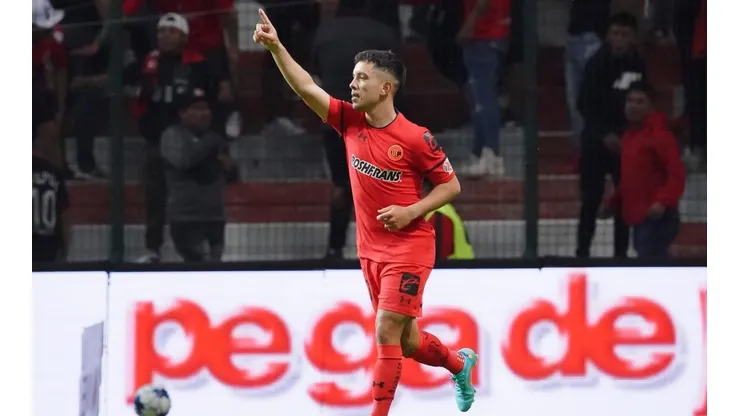 Leo Fernández rescató el empate para el Toluca con un tiro libre y un penalti.