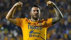 Gignac celebra su anotación para subirse al liderato con Tigres.