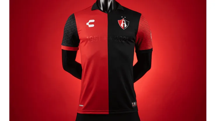 El jersey conmemorativo del Atlas no tiene publicidad.